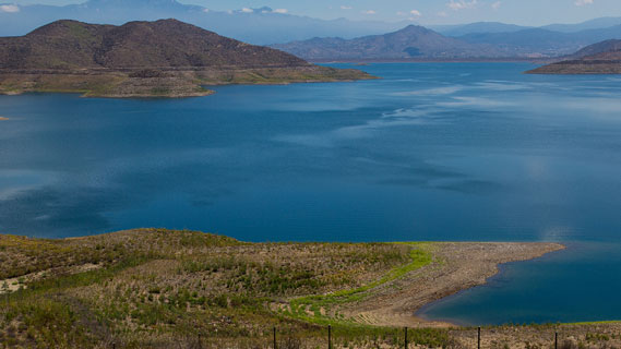 Vista aérea del lago Diamond Valley tras la finalización del proyecto