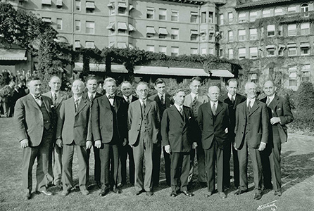 1928 年 XNUMX 月在帕萨迪纳举行的第一次大都会董事会会议。