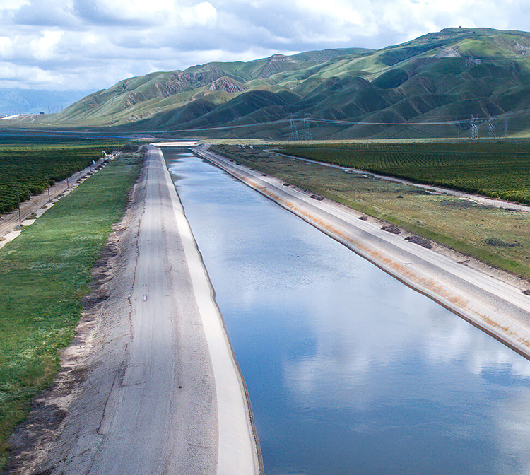 California Aqueduct Near Kern County (Courtesy of DWR)