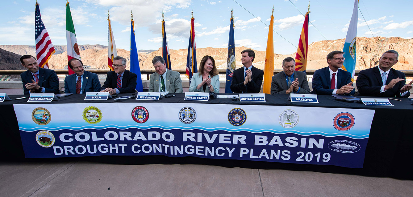 Ceremonia de firma de planes de contingencia para la sequía del río Colorado 2019